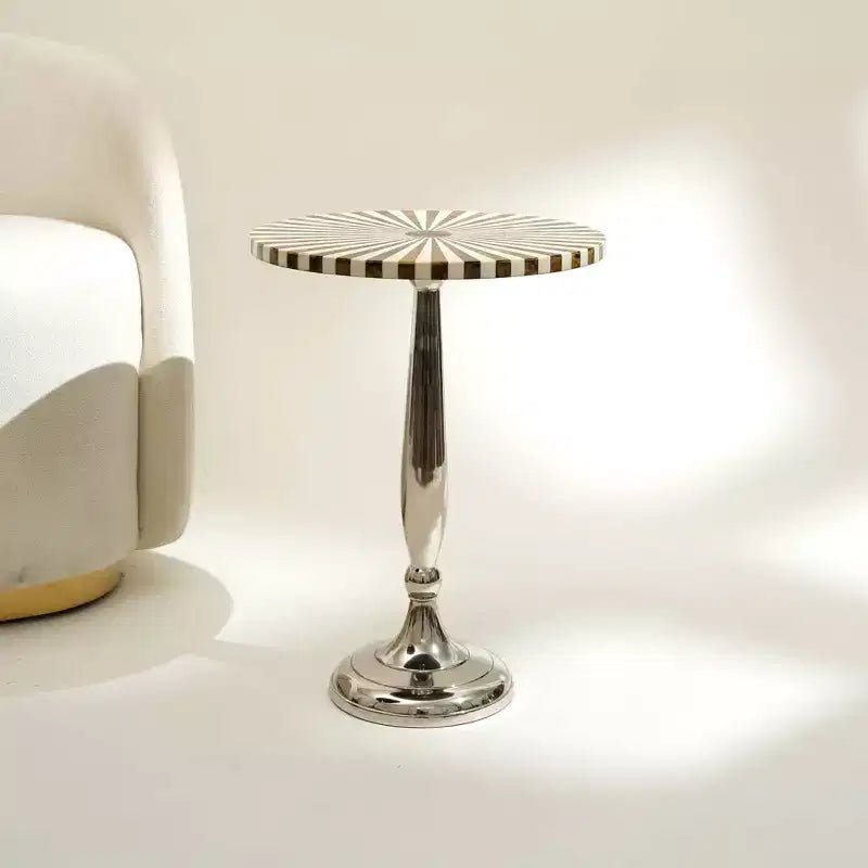 Table d'appoint ronde argentée, style moderne, 1 personne (53 cm de haut)