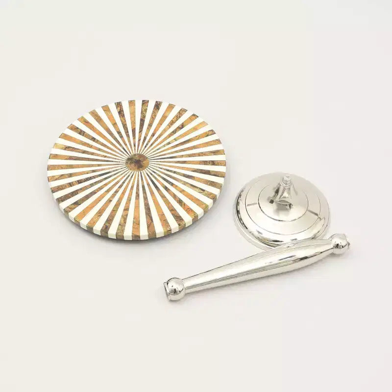 Table d'appoint ronde argentée, style moderne, 1 personne (53 cm de haut)